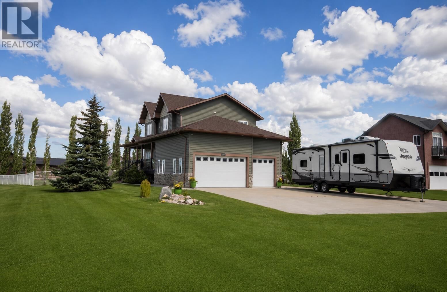 Property Photo:  7726 Saxony Road  AB T8X 0G4 