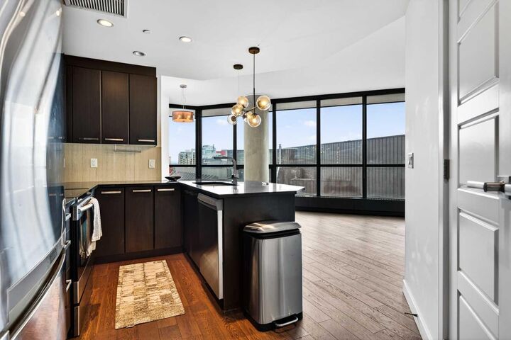 Property Photo: 225 11 Avenue SE 2010 AB T2G 0G3