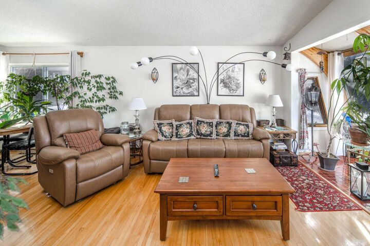 Property Photo:  4012 Varsity Drive NW  AB T3A 0Z6 