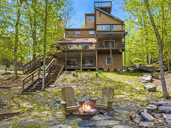 Property Photo: 10 Knollwood Road PA 18436
