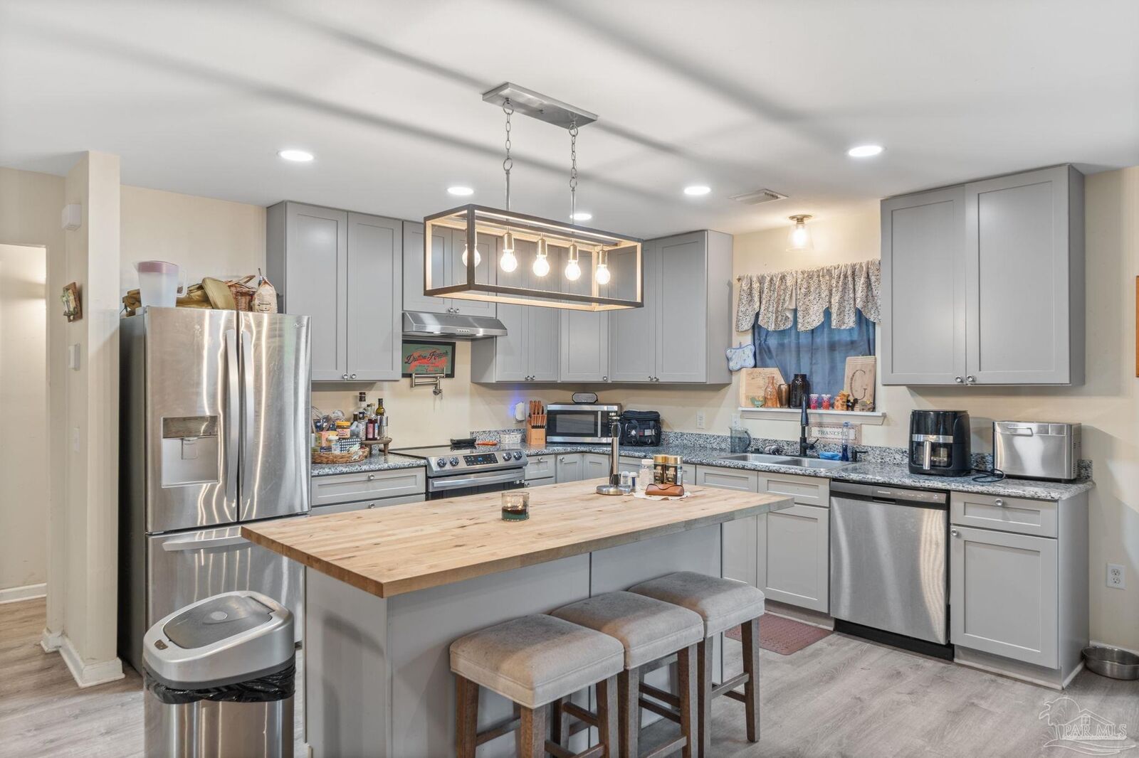 Property Photo:  130 Emmons Ln  FL 32506 