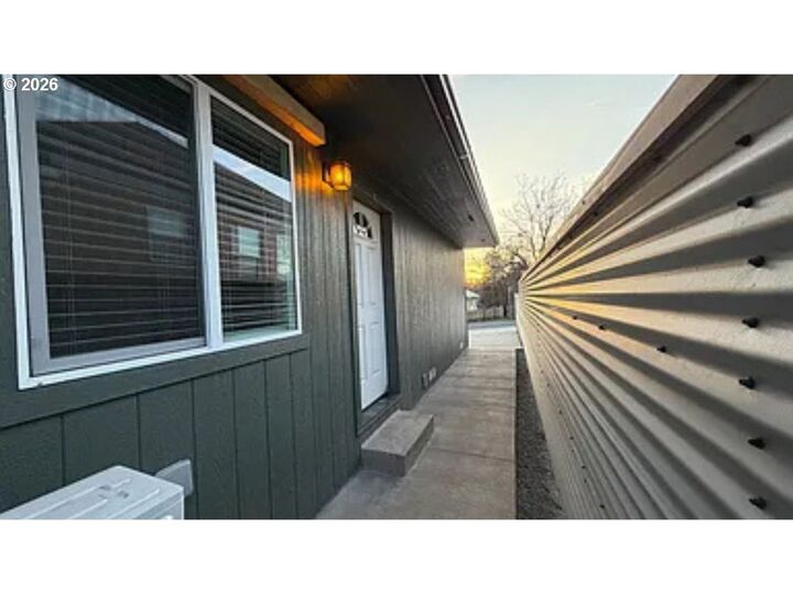Property Photo:  1433 Lakeview Ave  OR 97601 