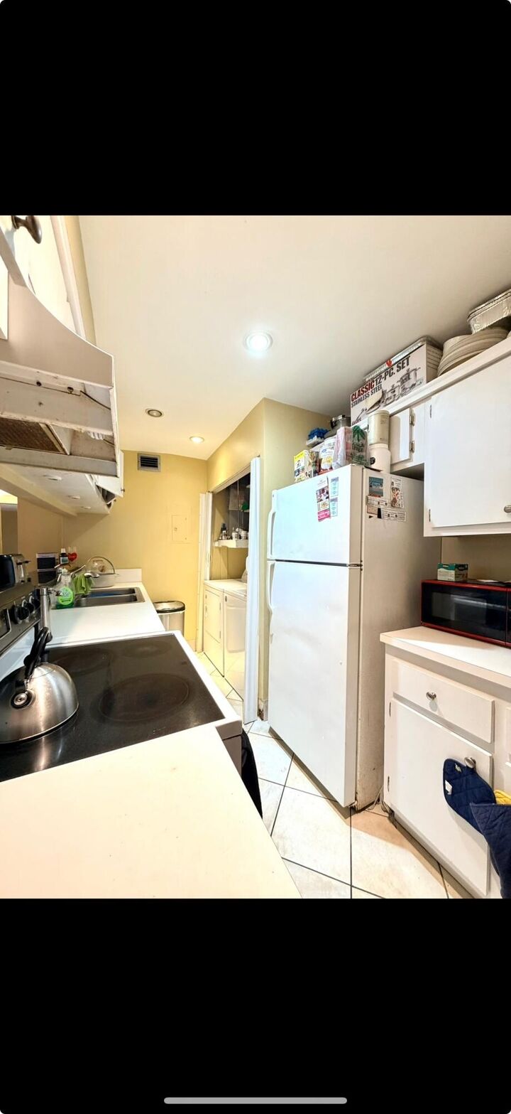 Property Photo:  5326 NE 6th H23  FL 33334 