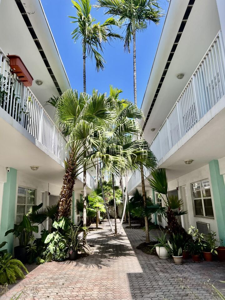 Property Photo:  901 Meridian Avenue 103  FL 33139 