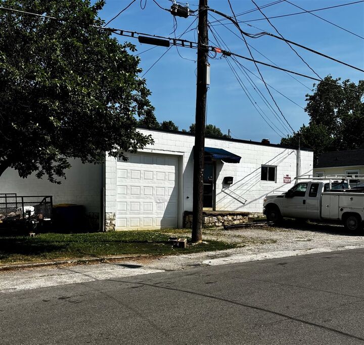 Property Photo:  827 E 15th Avenue  KY 42101 