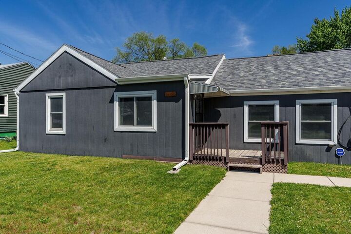 Property Photo:  2055 Lenox Avenue  WI 53511 