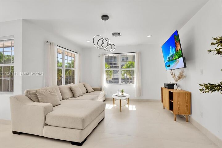 Property Photo:  2940 NE 164th St  FL 33160 