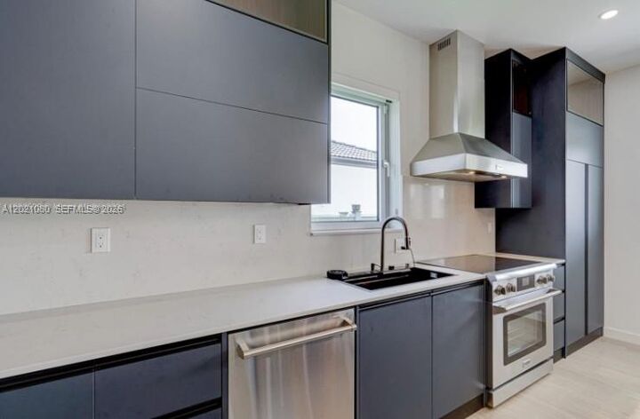 Property Photo:  3954 SW 137th Ct 3954  FL 33175 