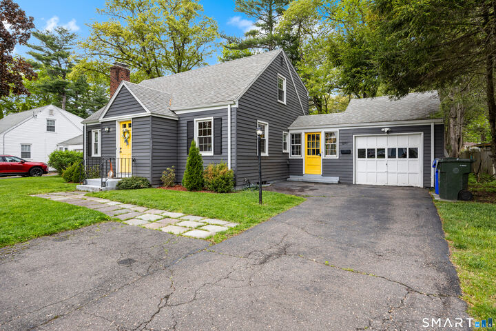 Property Photo:  690 Forest Street  CT 06118 