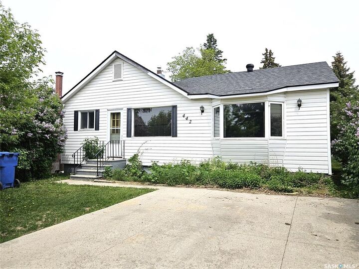 442 6th Avenue W — photo 1