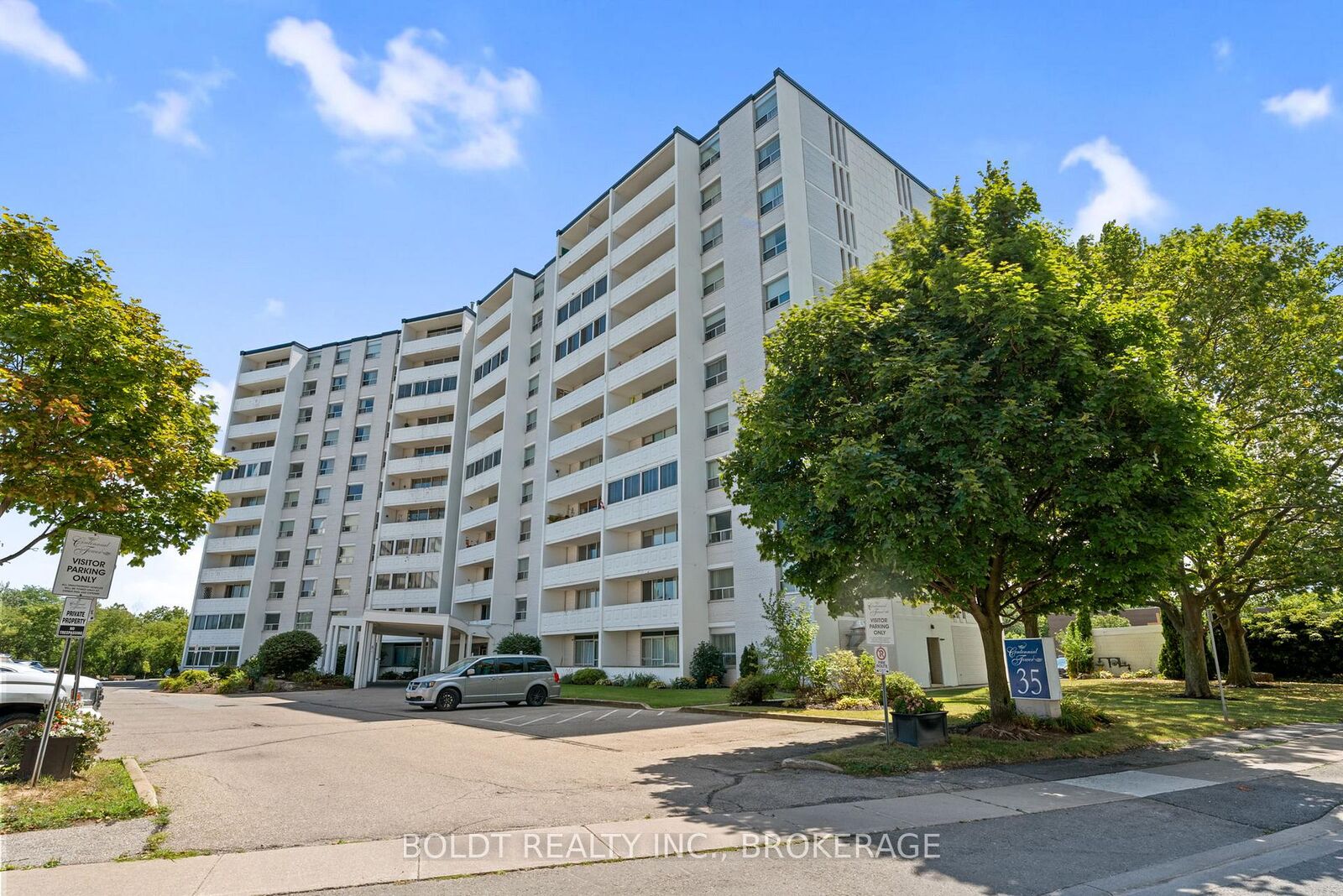 Property Photo: 35 Towering Heights Boulevard 1008 ON L2T 3G8
