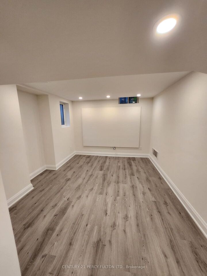 Property Photo: 212 River Ridge Boulevard Bsmnt ON L4G 7T7