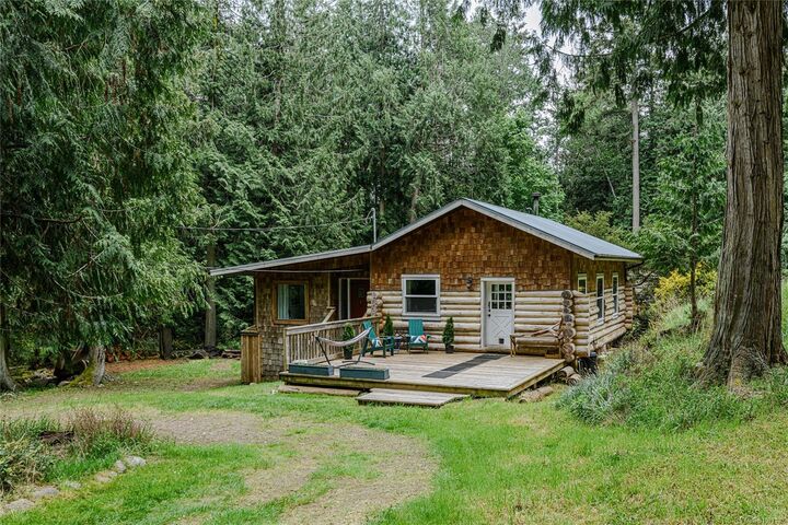 Property Photo: 161 Holmes Rd BC V8K 1T6