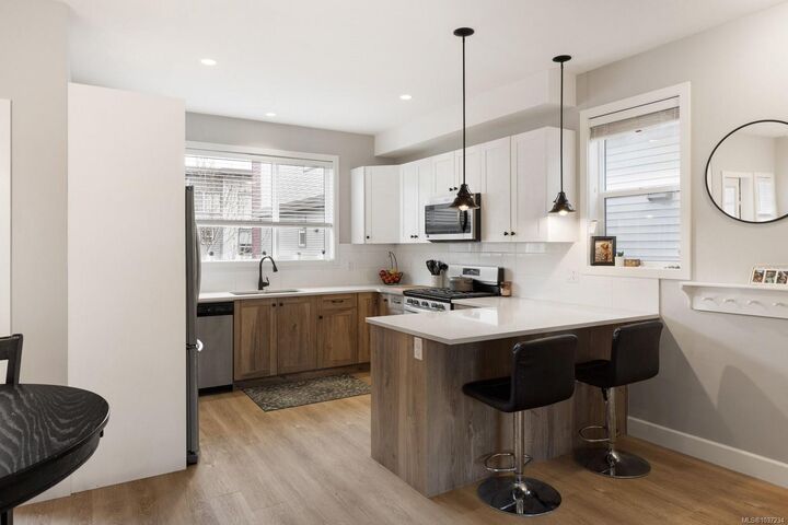Property Photo: 3351 Luxton Rd 504 BC V9C 0P2