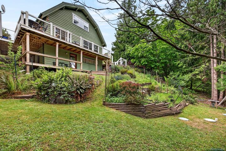 Property Photo: 110 Forest Hill Pl BC V8K 1J9