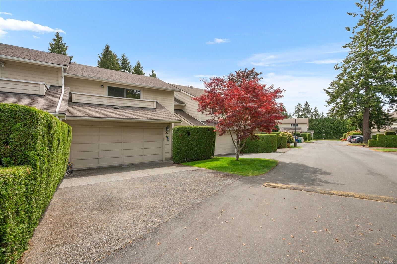 Property Photo:  1287 Verdier Ave 32  BC V8M 1H1 
