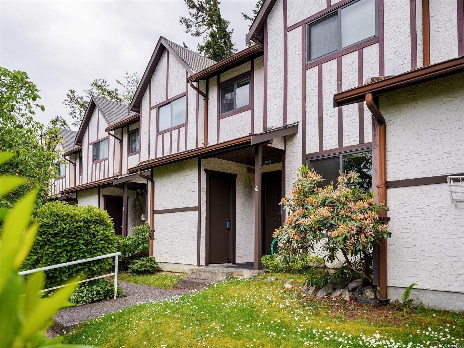 Property Photo: 379 Wale Rd #4 BC V9B 2P9