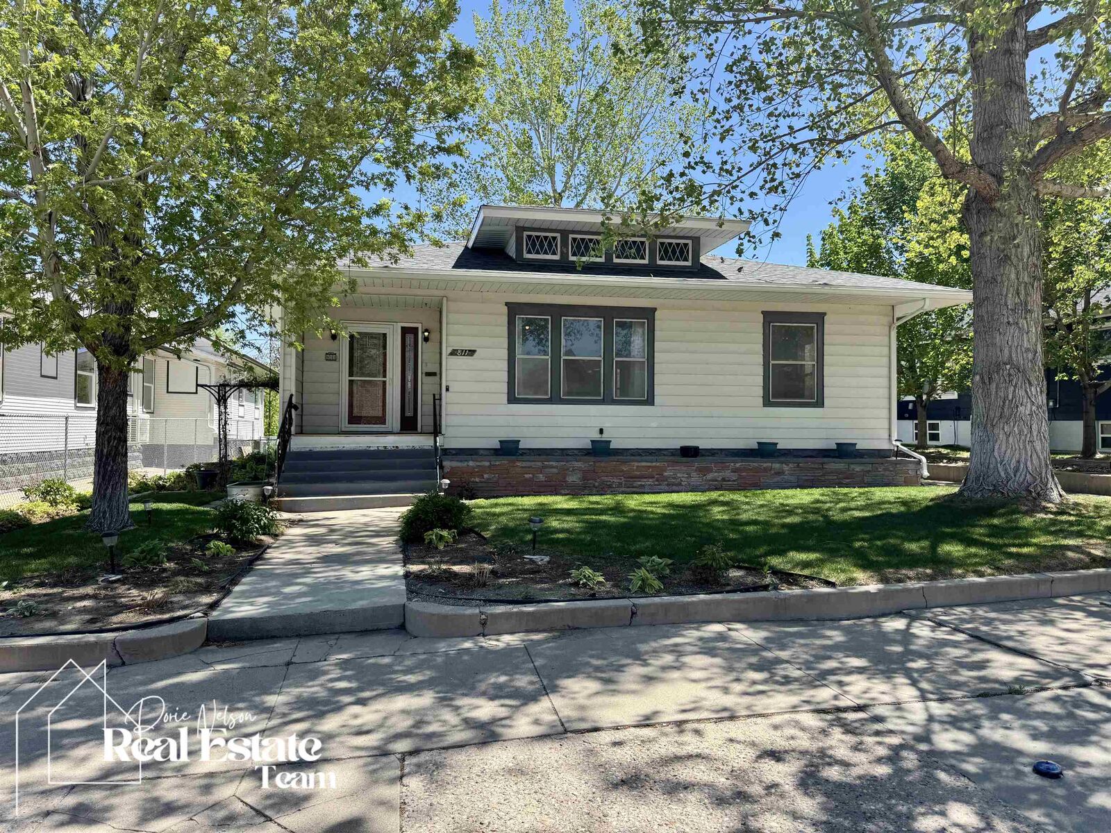 Property Photo:  811 S Wolcott Street  WY 82601 
