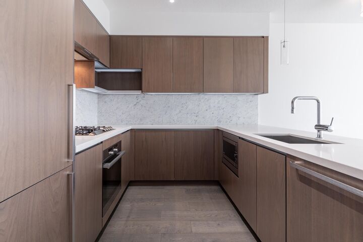 Property Photo:  6588 Nelson Avenue 807  BC V5H 0E8 