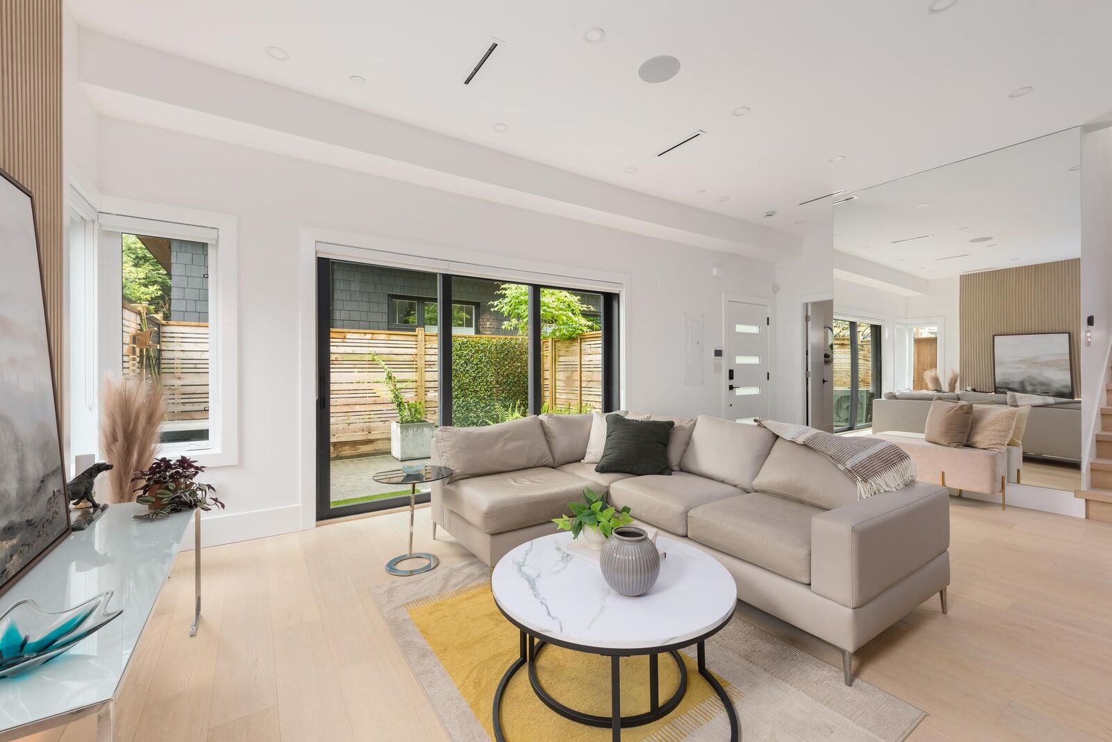 Property Photo: 371 E 33rd Avenue 5 BC V5V 2Z8