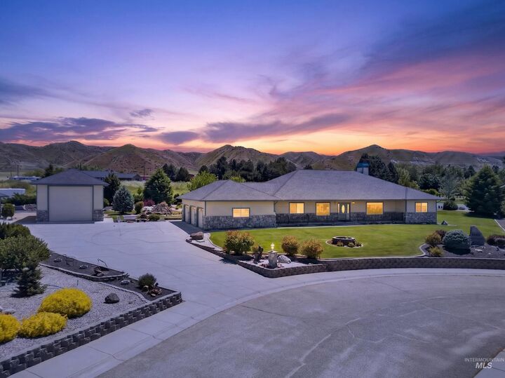 Property Photo: 3060 Windfall Cir ID 83617-9098