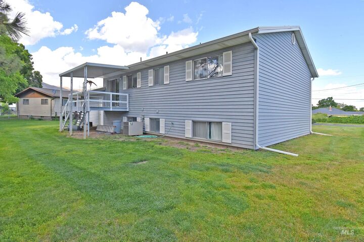 Property Photo: 1115 College Court WA 99403