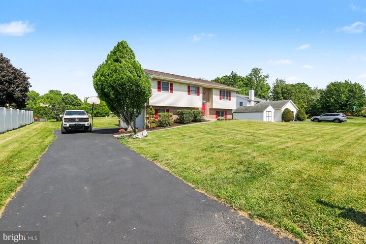 Property Photo: 212 Brunswick Lane PA 17078