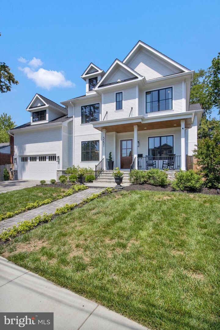 Property Photo:  5231 32nd Street N  VA 22207 