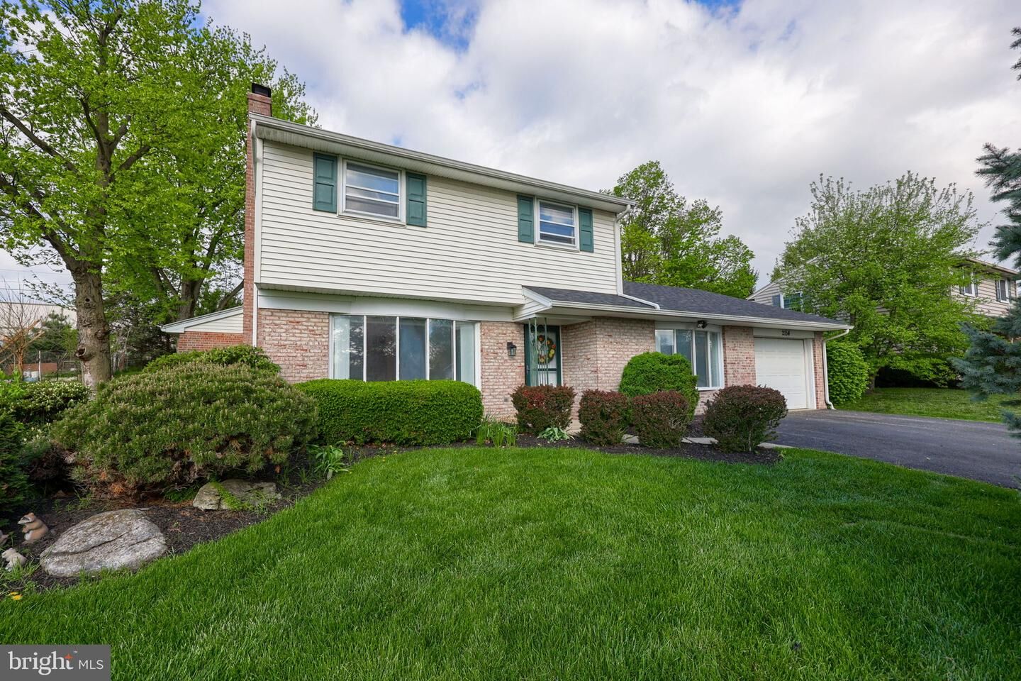 Property Photo:  2154 Coventry Road  PA 17601 