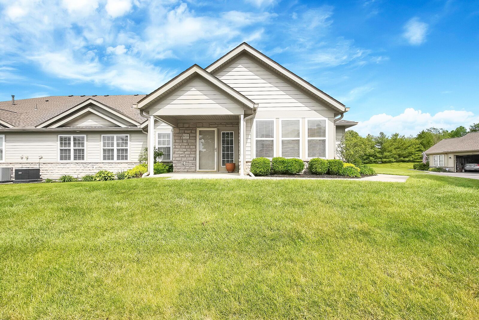 Property Photo:  8039 Farm Crossing Circle  OH 43065 