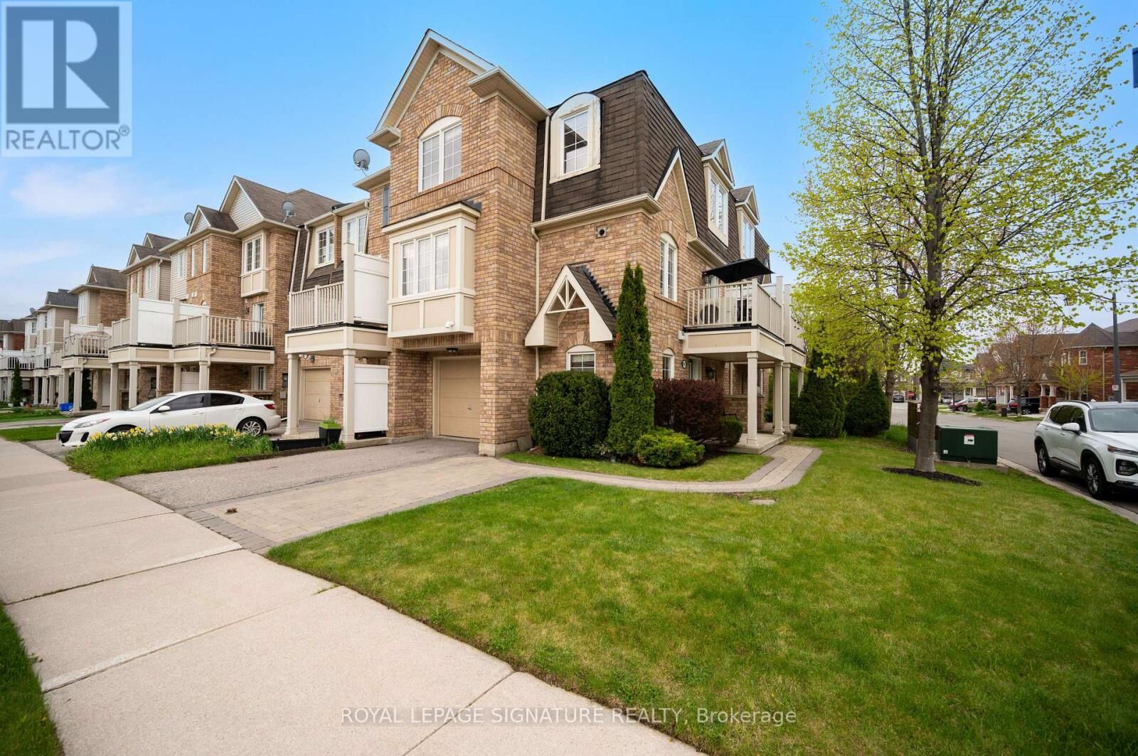 Property Photo:  910 Deverell Place  ON L9T 0M4 