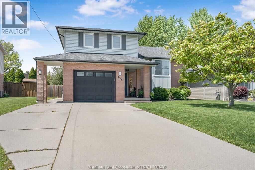 Property Photo:  457 McNaughton Avenue East  ON N7L 2H2 