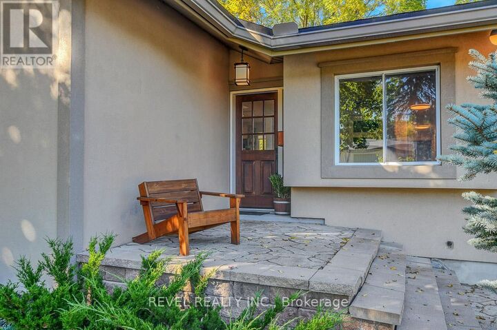 Property Photo:  353 Mountbatten Avenue  ON K1H 5W2 