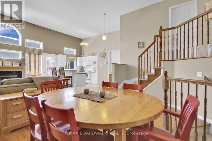 Property Photo:  5 Maple Park Private  ON K1T 4A6 