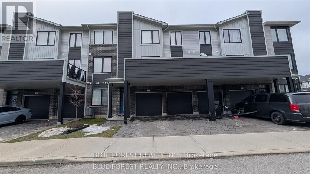 Property Photo:  177 Edgevalley Road 17  ON N5V 0C5 
