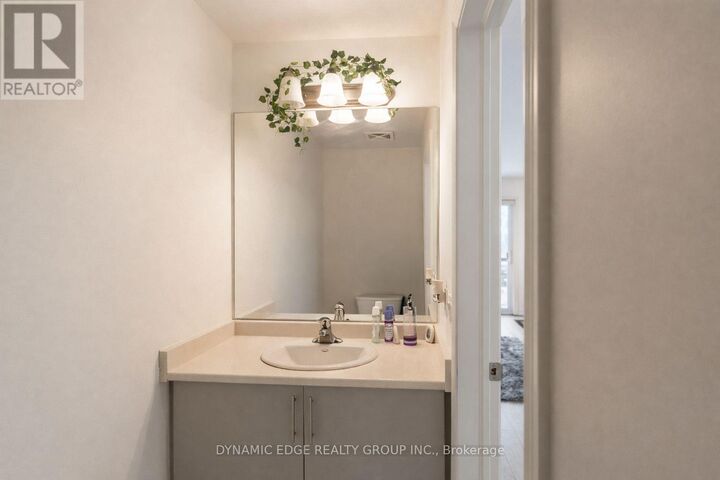 Property Photo:  235 Chapel Hill Drive 25  ON N2R 0S4 
