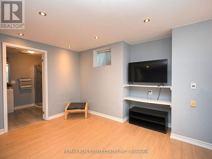 Property Photo:  1 McCandless Court  ON L9T 2C4 