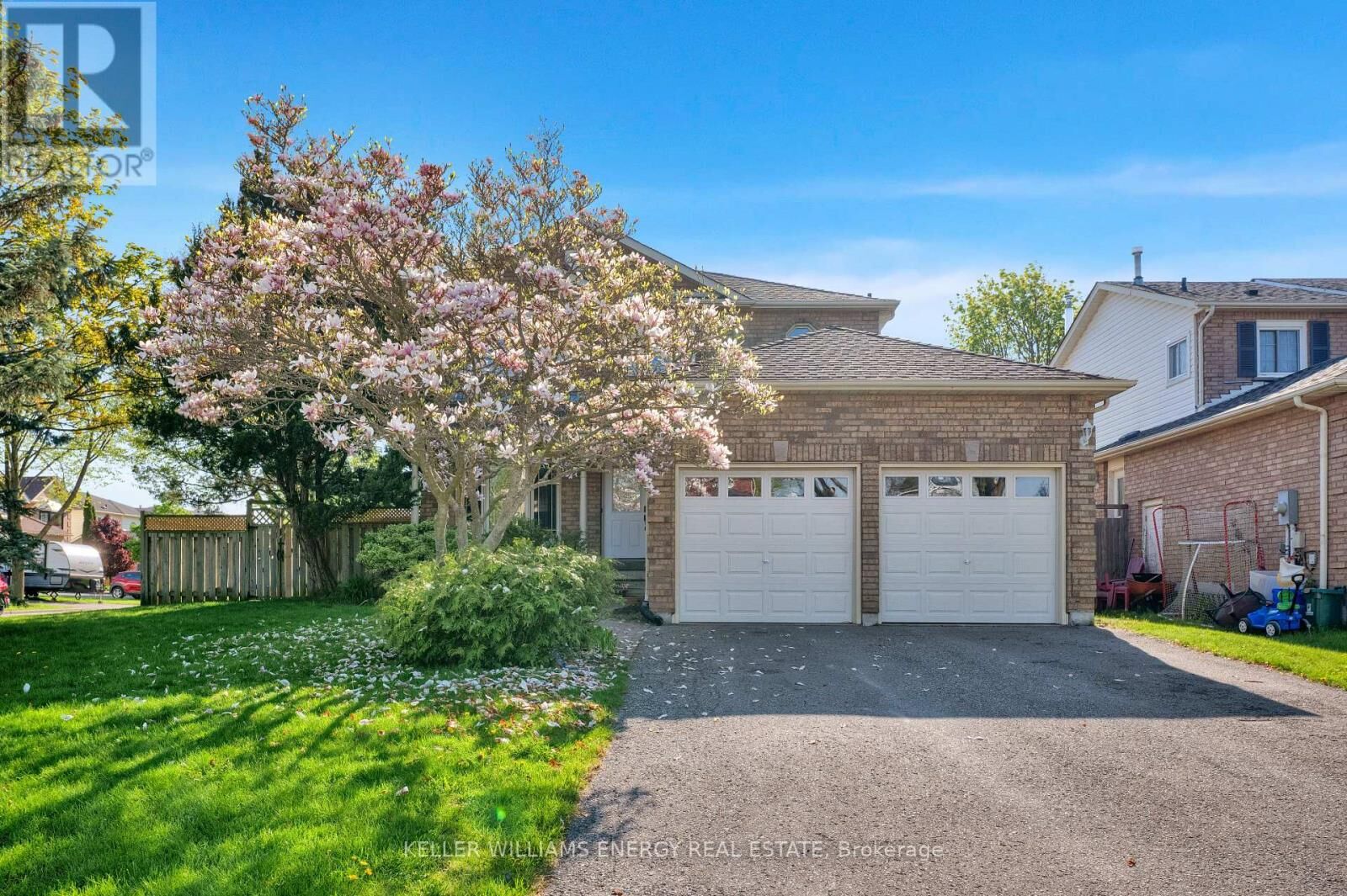 Property Photo:  6 McAuliffe Street  ON L1B 1K4 