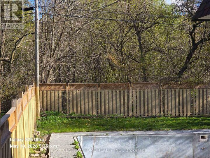 Property Photo: 206 Parkview Crescent ON L3Y 2C8