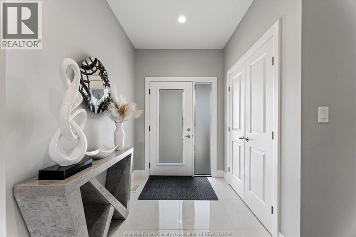 Property Photo:  332 Victoria Avenue  ON N9V 1M5 