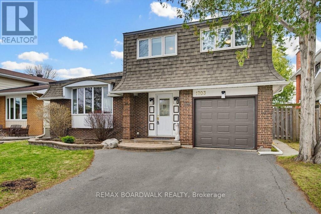 Property Photo:  1703 Fieldstone Crescent  ON K1C 1R6 