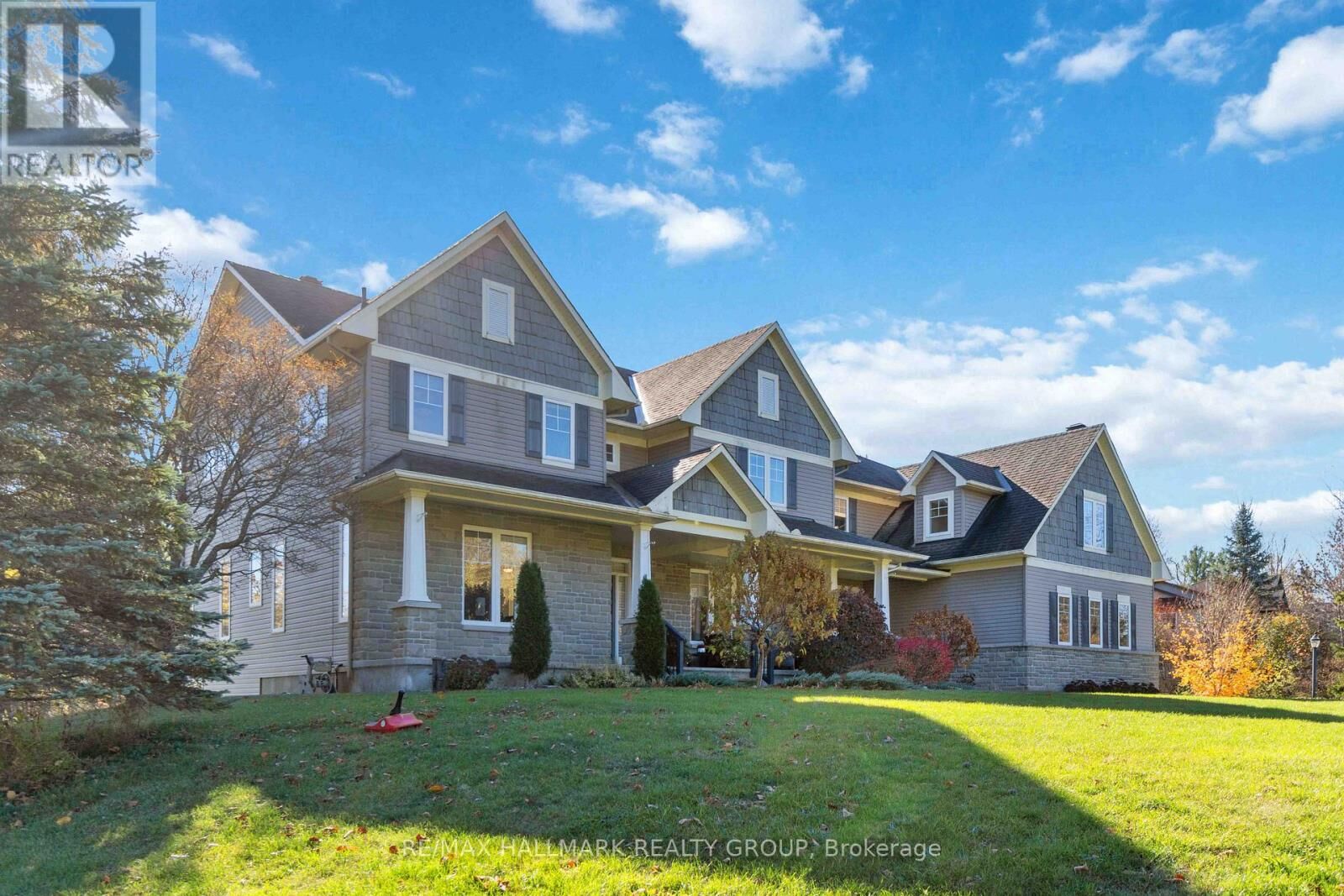 Property Photo: 137 Goodman Drive ON K2W 1C7