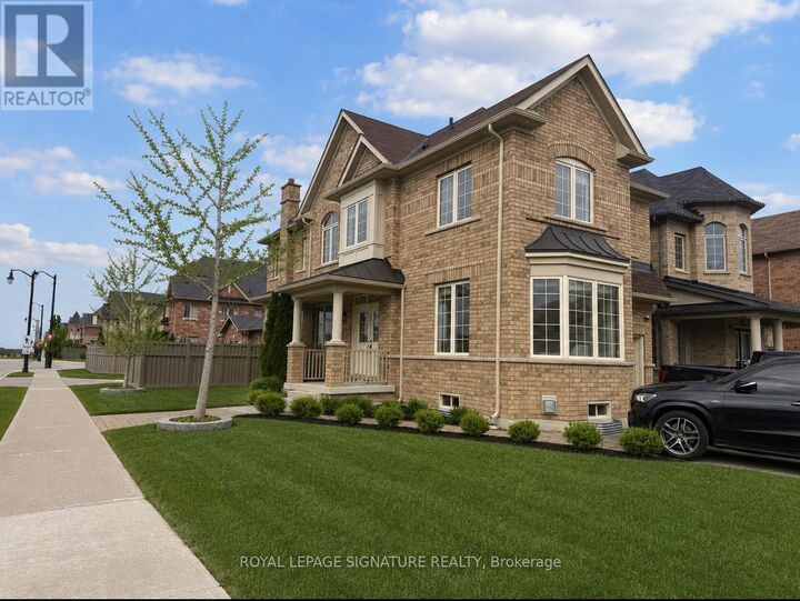 Property Photo:  45 Pelham Drive  ON L4H 3Z8 