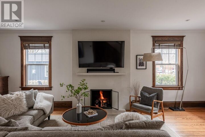 Property Photo:  77 Catherine Avenue  ON L4G 1K6 