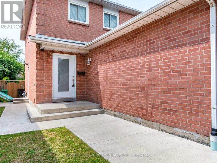 Property Photo:  30 Castlehill Road 1  ON L6X 4E2 