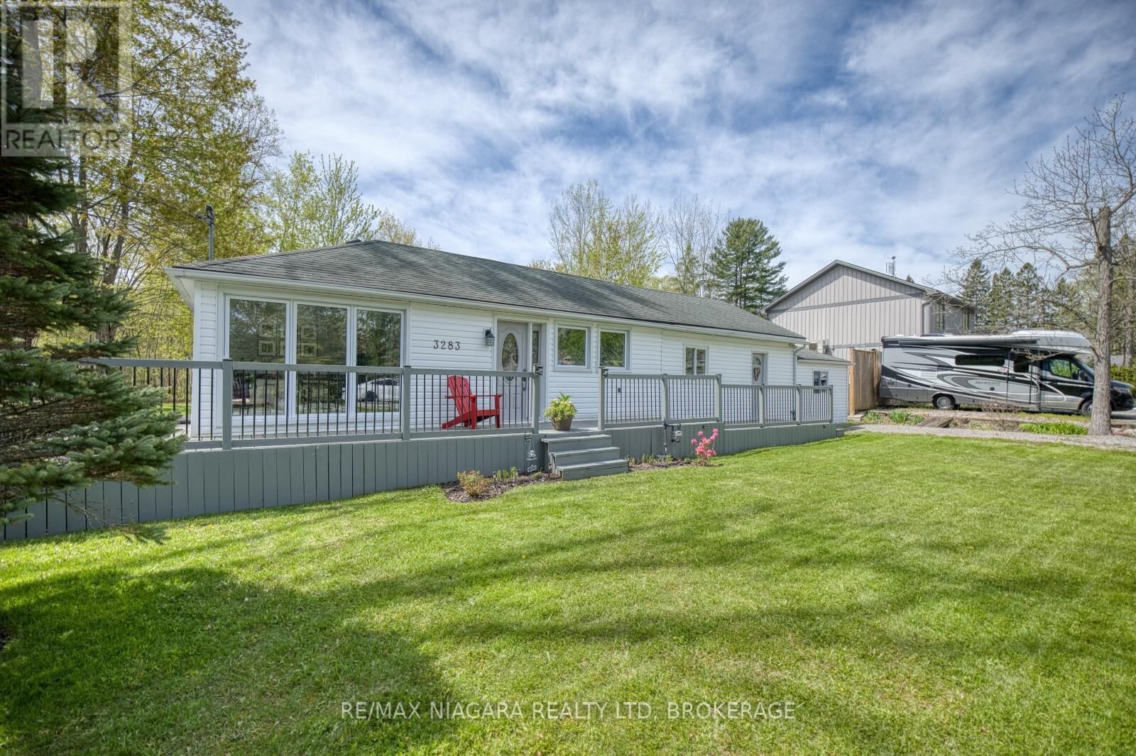 Property Photo: 3283 Grove Avenue ON L0S 1N0
