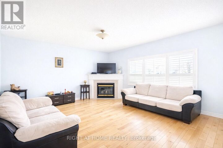 Property Photo:  4721 Colombo Crescent  ON L5M 7R3 