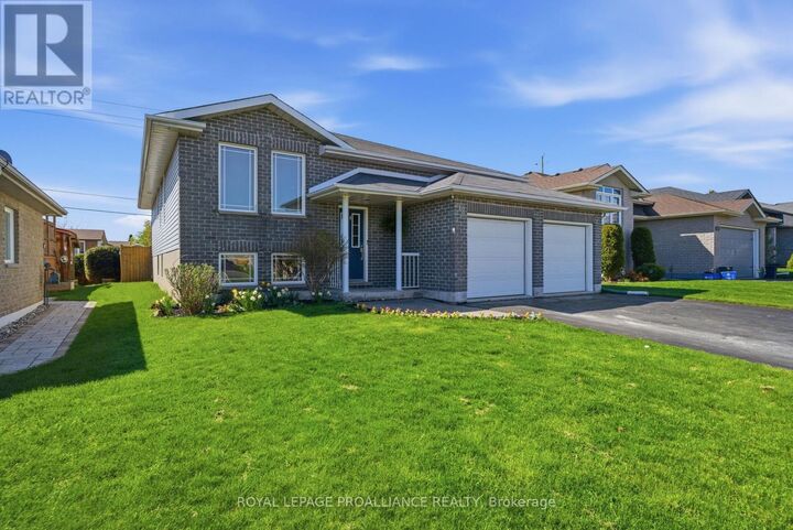 Property Photo: 12 Ridgeview Lane ON K8V 5P8