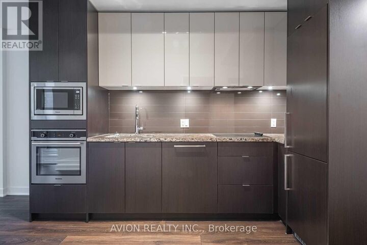 Property Photo:  115 Blue Jays Way 906  ON M5V 0N4 
