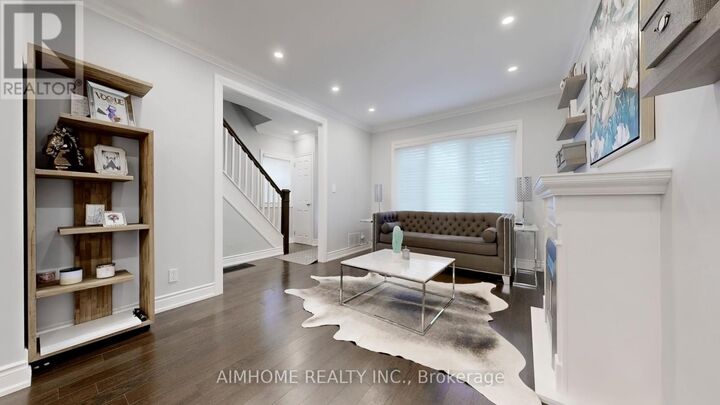 Property Photo:  39 Brentcliffe Road  ON M4G 3Y4 